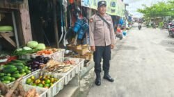 Personil polsek kapuas tengah lakuakan rutin Patroli ke pasar harian Pujon desa Pujon.