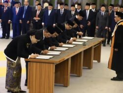 PENGUCAPAN SUMPAH JABATAN ANGGOTA DEWAN KOMISIONER OJK