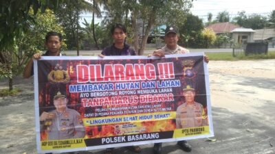 Cegah Terjadinya Karhutla, Anggota Polsek Basarang Lakukan Sosialisasi Secara Rutin