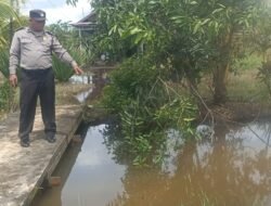 Pengecekan Sumber Air Dalam Penanggulangan Karhutla Oleh Personel Polsek Basarang