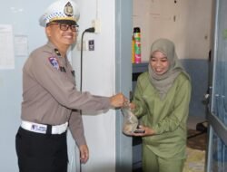 Personel Polres Sukamara Berbagi Takjil di RSUD Nawawi Mahmudah, Wujud Kepedulian di Bulan Ramadan