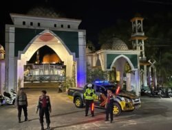 Personel Sat Samapta Polres Sukamara Amankan Arus Lalu Lintas Saat Tarawih