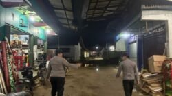 Personel Polsek Kahulut Sisir Pemukiman Tumbang Miri Hingga Tengah Malam