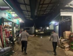 Personel Polsek Kahulut Sisir Pemukiman Tumbang Miri Hingga Tengah Malam