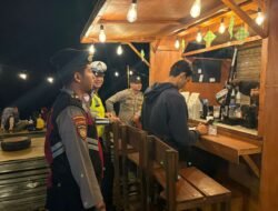 PATROLI DIALOGIS PRESISI POLRES SERUYAN SAMBANGI WARGA MALAM HARI, JAGA KAMTIMBAMS TETAP KONDUSIF