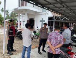 HADIR BERIKAN RASA AMAN, POLRES SERUYAN PATROLI DI GEREJA KUALA PEMBUANG SAAT IBADAH MINGGU
