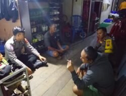 POLISI TANGANI PRIA MENGAMUK DI KAMPUNG JAGAU