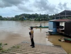 Polsek Marikit Pantau Situasi ketinggian Debit air di Das Katingan untuk antisipasi bencana Banjir.