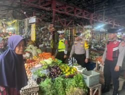 PATROLI DIALOGIS PRESISI POLRES SERUYAN SAMBANG PASAR SAIK, SOSIALISASIKAN CALL CENTER 110