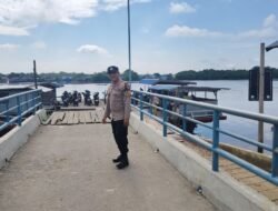 Amankan Jalur Mudik Alternatif, Polsek Kapuas Barat Pantau Dermaga Feri Saka Mangkahai