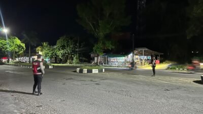 Personel Sat Samapta Amankan Arus Lalu Lintas Saat Salat Tarawih