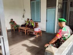 Berikan Rasa Aman, Anggota Koramil 01/Sambas Laksanakan Pengamanan Ibadah Misa Jumat Agung di Wilayah Binaan