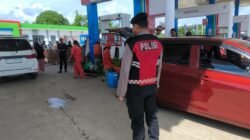 Satsamapta Polres Murung Raya Patroli Di SPBU Pantau Antrian Kendaraan