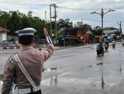 Ciptakan Kamseltibcarlantas Kondusif Di Pagi Hari, Satlantas Polres Murung Raya Gatur Di Pusat Kota Puruk Cahu