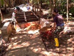 Satgas dan Warga Kompak Dorong Material, Jembatan Garuda Makin Progresif