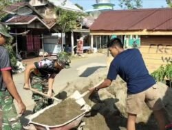 Penuh Semangat, TNI dan Warga Lanjutkan Pembangunan Jembatan Garuda