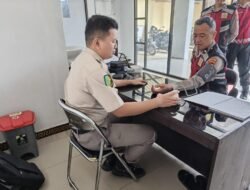 Pastikan Tetap Prima, Sie Dokkes Polres Murung Raya Periksa Kesehatan Anggota
