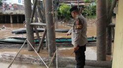 Personel Polsek Dusel Patroli Dialogis, Cek Ketinggian Air Dipelabuhan Pasar Lama Buntok