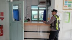 Pastikan Pelayanan Kesehatan Aman, Polsek Kapuas Barat Sambangi UPT PKM Mandomai