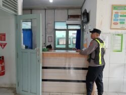 Pastikan Pelayanan Kesehatan Aman, Polsek Kapuas Barat Sambangi UPT PKM Mandomai