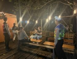 SUDAH MALAM, POLISI MASIH BERKELILING: CAFE BUKAN TEMPAT BERPESTA PREMAN!