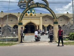 POLRES SERUYAN AMANKAN IBADAH SHOLAT JUMAT DI DUA MASJID KUALA PEMBUANG