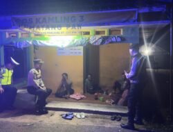 PATROLI DIALOGIS PRESISI PAMAPTA I POLRES SERUYAN SAMBANG POS KAMLING DAN TEMPAT KERAMAIAN, HIMBAU JAGA KEAMANAN MALAM HARI