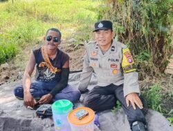 BHABINKAMTIBMAS DESA RUNGAU RAYA SAMBANG WARGA DI JALAN JENDERAL SUDIRMAN KM 105