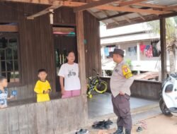 Melalui Program DDS, Personel Polsek Balai Riam Sambangi Warga dari Rumah ke Rumah