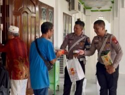 Polantas Menyapa Satlantas Polres Kotim Hadir  Berbagi Untuk Jama’ah Sholat Dzuhur