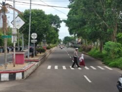 SAT LANTAS DAN SAT SAMAPTA POLRES SERUYAN LAKSANAKAN PENGATURAN LALU LINTAS DI BEBERAPA TITIK STRATEGIS