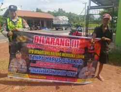 DALAM UPAYA PENCEGAHAN KEBARAN HUTAN DAN LAHAN, PERSONEL POLSEK PULAU PETAK SOSIALISASIKAN SANKSI PIDANA PELAKU KARHUTLA KE MASYARAKAT KECAMATAN PULAU PETAK