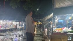 Jamin Kenyamanan Warga di Malam Hari, Polsek Kurun Gelar Patroli Humanis di Taman Kota