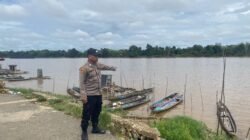 Polsek Dusun Selatan Patroli Dialogis, Cek Ketinggian Air Antisipasi Banjir di Pelabuhan