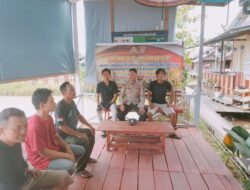 Jum’at Curhat,  personil Polsek Kapuas Tengah Tampung langsung Keluh Kesah Warga Desa Pujon.