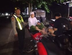 Cegah Gangguan Kamtibmas Malam Hari, Anggota Polsek Kapuas Timur Melaksanakan Patroli Dialogis kepada Warga Masyarakat