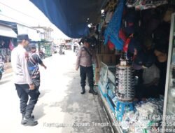 Piket polsek lakukan Patroli ke pasar harian Pujon desa Pujon.