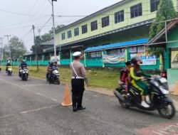 Polisi Gatur Pagi Di Lingkungan Sekolah Ciptakan Kamseltibcarlantas Yang Aman dan Kondusif Di Kota Puruk Cahu