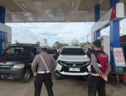 Pantau Pengisian BBM di SPBU Puruk Cahu, Polres Murung Raya Pastikan Antrian Berjalan Aman dan Lancar