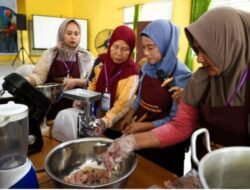 Holding Perkebunan Nusantara Optimalkan Potensi Lokal, PalmCo Latih 50 Perempuan Olah Ikan Lele Jadi Produk Bernilai Tambah