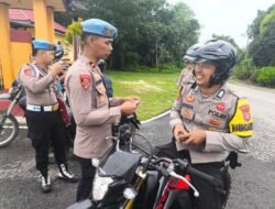 Pastikan Disiplin Saat Berkendara, Propam Polres Murung Raya Cek Surat Kelengkapan Personil Di Gerbang Mako