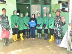 Persit Kodim 1002/HST Salurkan Bantuan di Asrama Komplek Beringin