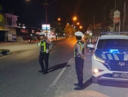 Satlantas Polres Barito Timur Laksanakan Patroli Blue Light Depan BPD Kalteng Cabang Tamiang Layang