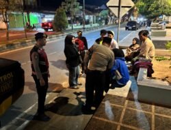 Satsamapta Polres Bartim Sosialisasi Kamtibmas di Kota Tamiang Layang, Sasar Taman Trotoar SDN-3*