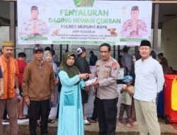Polres Murung Raya Bagikan 750 Paket Daging Qurban untuk Masyarakat
