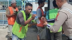 Peringati Hari Buruh, Satlantas Polres Kotim Berikan Edukasi Lalin dan Bagikan Sarapan Gratis di Pelabuhan Pelindo