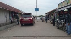 Pastikan Keamanan Jalur Alternatif, Polsek Kapuas Barat Patroli Dermaga Feri Saka Mangkahai