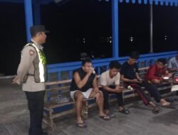 Cegah Gangguan Kamtibmas, Polsek Kapuas Barat Sasar Kerumunan Pemuda di Dermaga Mandomai