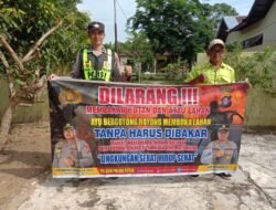 DALAM UPAYA PENCEGAHAN KEBARAN HUTAN DAN LAHAN, PERSONEL POLSEK PULAU PETAK SOSIALISASIKAN SANKSI PIDANA PELAKU KARHUTLA KE MASYARAKAT KECAMATAN PULAU PETAK
