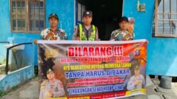 DALAM UPAYA PENCEGAHAN KEBARAN HUTAN DAN LAHAN, PERSONEL POLSEK PULAU PETAK SOSIALISASIKAN SANKSI PIDANA PELAKU KARHUTLA KE MASYARAKAT KECAMATAN PULAU PETAK